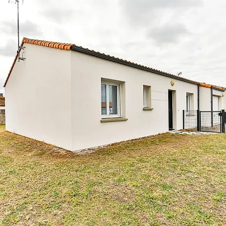 Au Logis De La Treille Holiday home