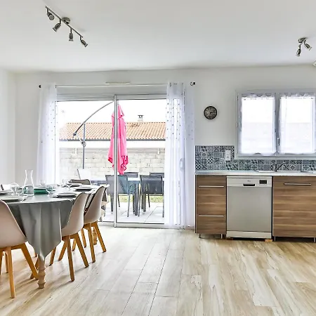 Au Logis De La Treille Holiday home